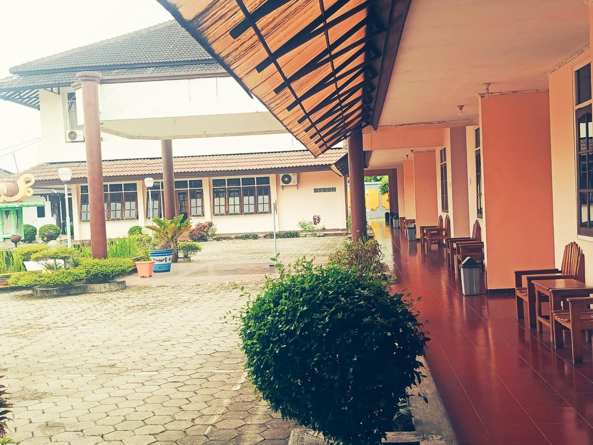 Hotel Wijaya Purwokerto Eksteriør bilde